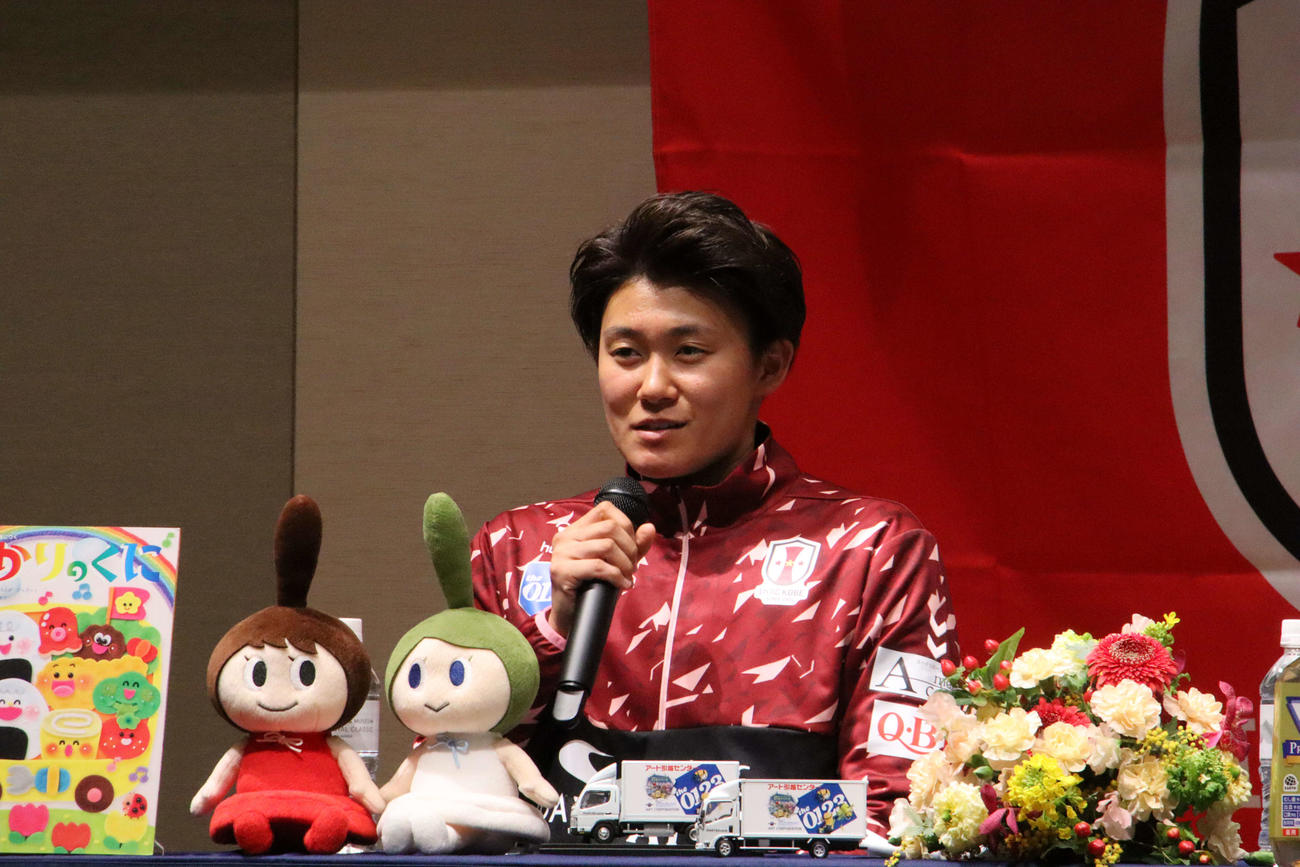 意気込みを語るGK山下杏也加（撮影・南谷竜則）