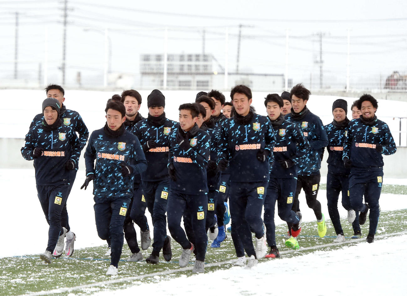 ランニングをする八戸の選手たち（撮影・相沢孔志）