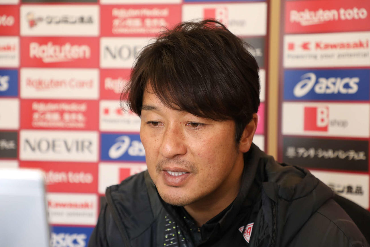 オンラインで取材に応じる神戸三浦監督（C）VISSEL KOBE