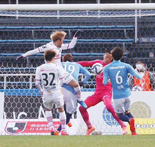 横浜FC対C大阪　後半、ゴールを決めるC大阪FW大久保（撮影・野上伸悟）