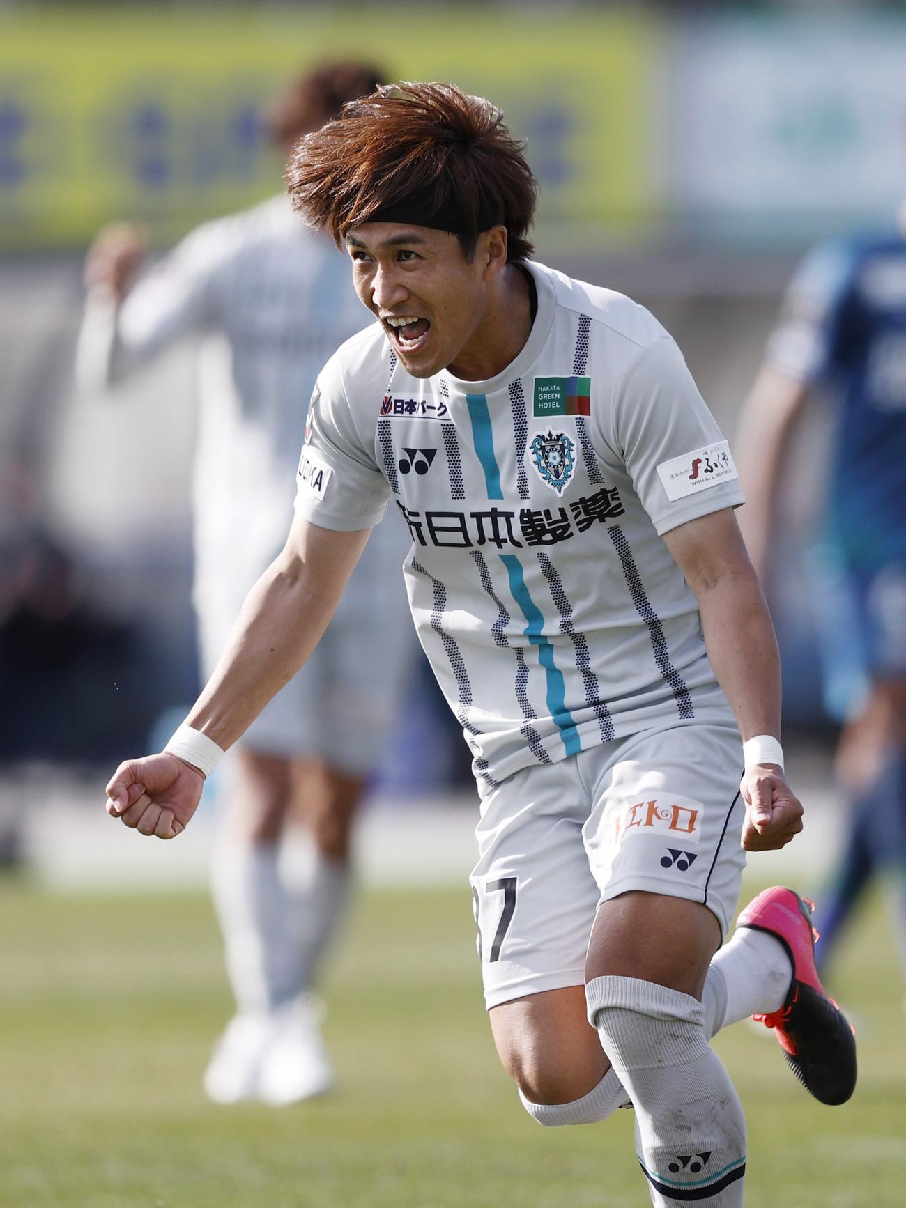 徳島対福岡　後半、PKで決勝点を決め喜ぶ福岡MF金森（共同）