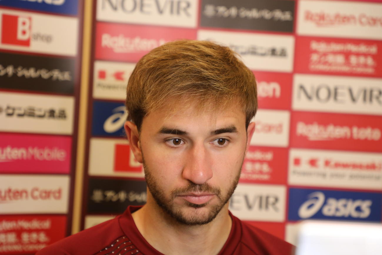 オンライン取材に応じる神戸MFサンペール（C）VISSEL KOBE