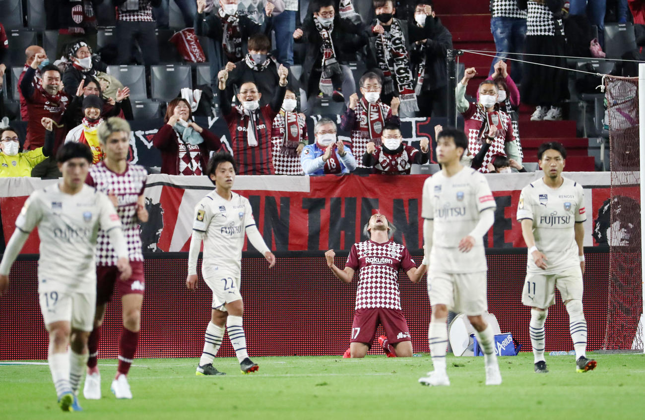 神戸対川崎F　後半ロスタイム、神戸DF菊池が同点ゴールを決め雄たけびをあげる（撮影・加藤哉）