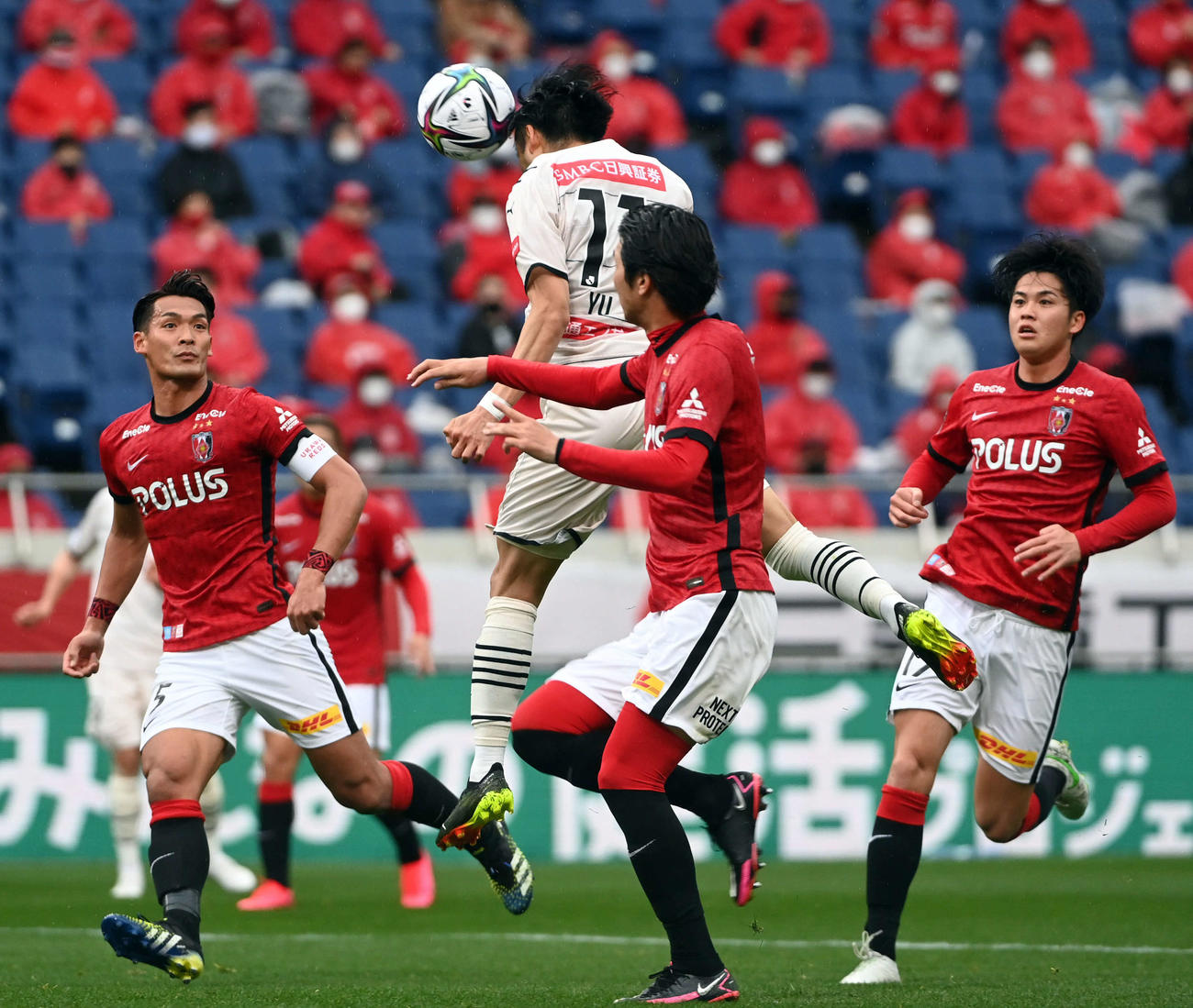 浦和対川崎F　前半42分、ヘディングでゴールを決める川崎F・FW小林（撮影・たえ見朱実）