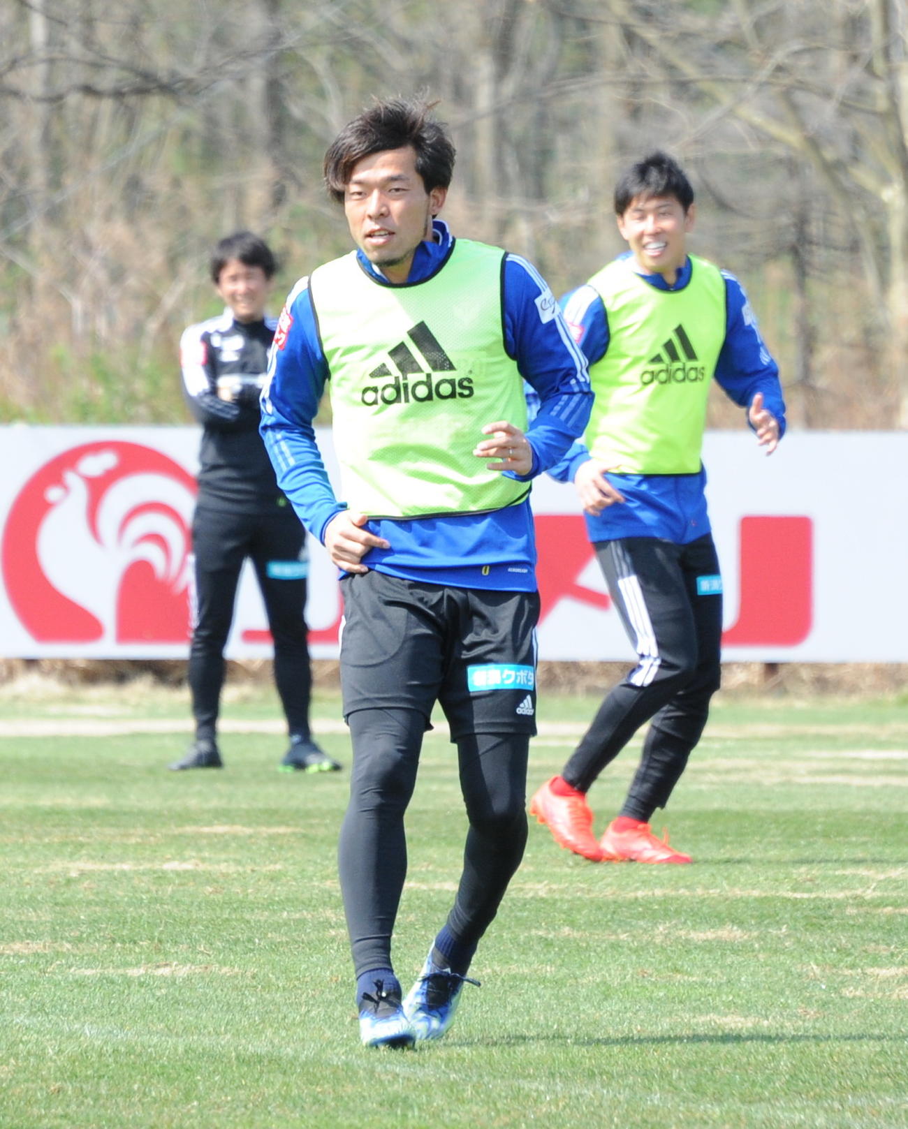 3試合連続ゴールを狙う鈴木がリラックスした表情で練習に参加