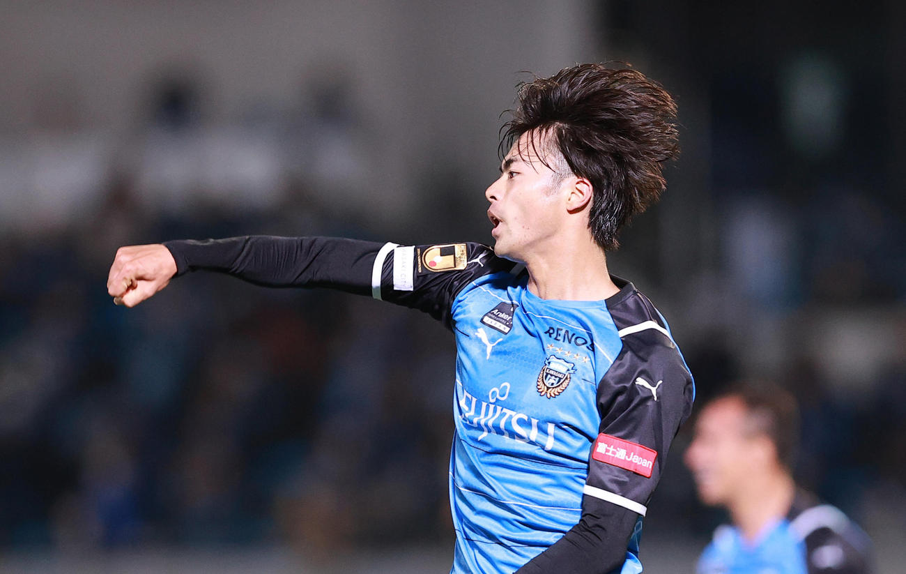 川崎F対大分　後半、ゴールを決め喜ぶ川崎F・MF三笘（撮影・野上伸悟）