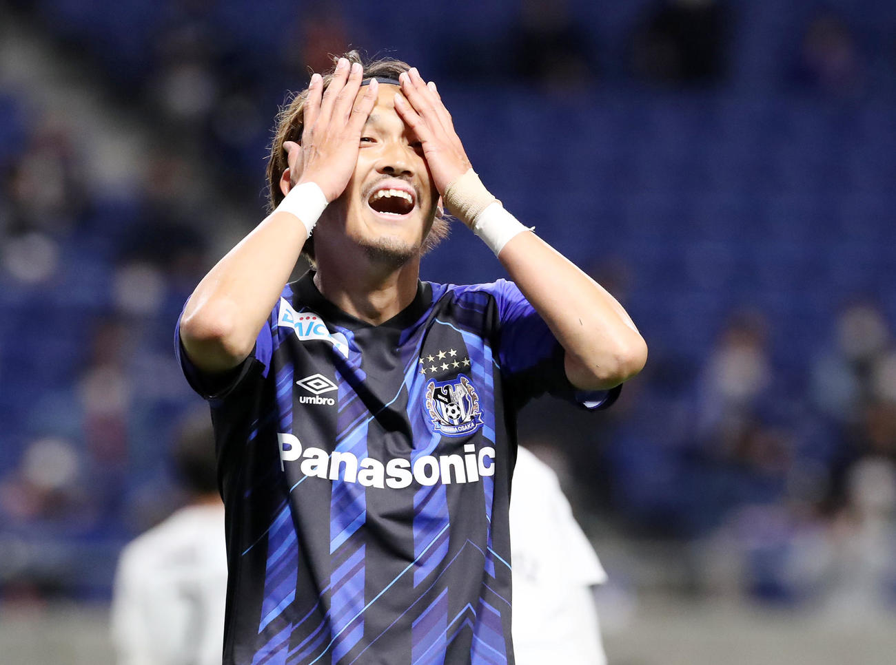 G大阪対福岡　前半、G大阪FW宇佐美は左からシュートを放つもノーゴールとなり悔しそうな表情を見せる（撮影・加藤哉）