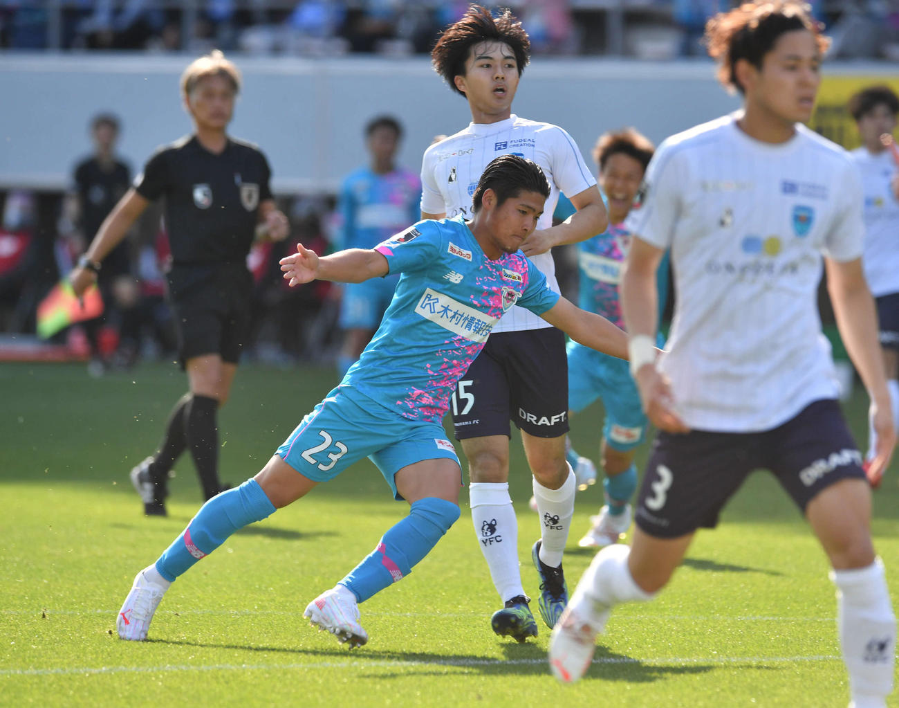 鳥栖対横浜FC　後半、ゴールを決めて駆けだす鳥栖MF本田（撮影・岩下翔太）