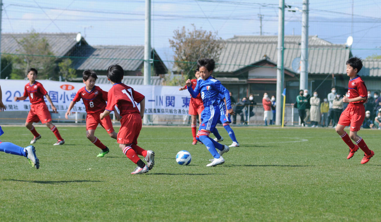 決勝で火花を散らしたレジスタFCと三菱養和SC巣鴨ジュニア