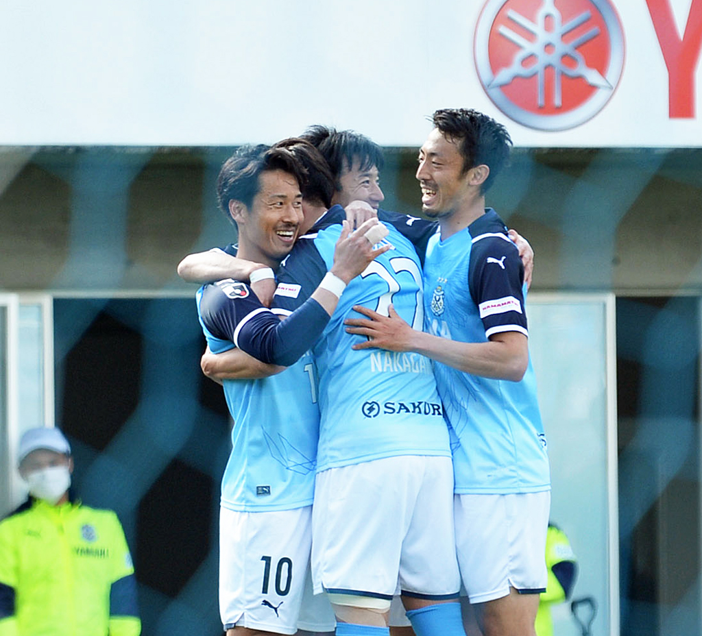 10日松本戦の後半18分に追加点を奪い、喜び合う磐田の選手たち