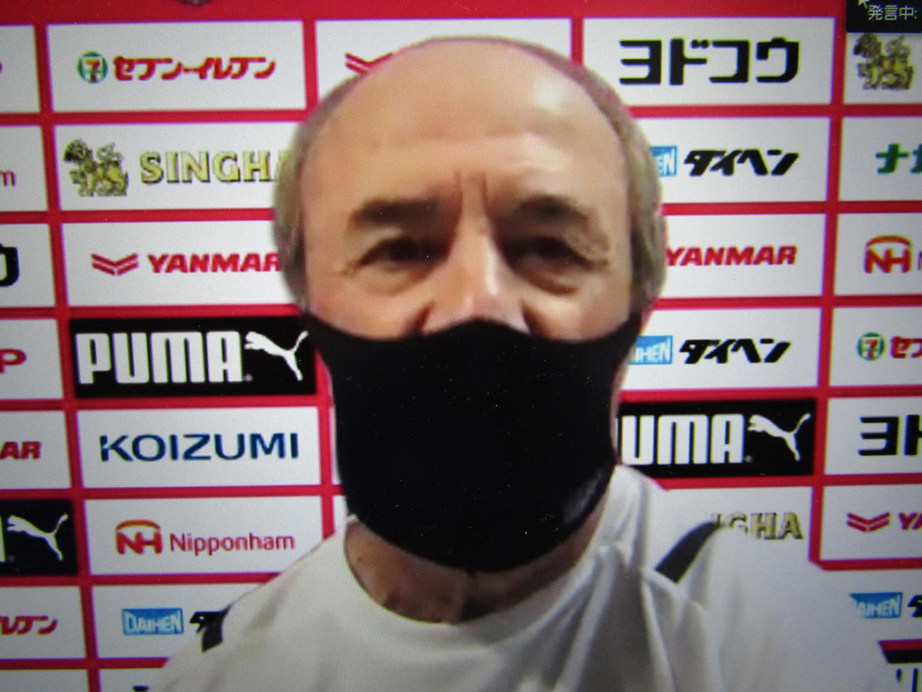 オンラインで取材対応するC大阪レビークルピ監督