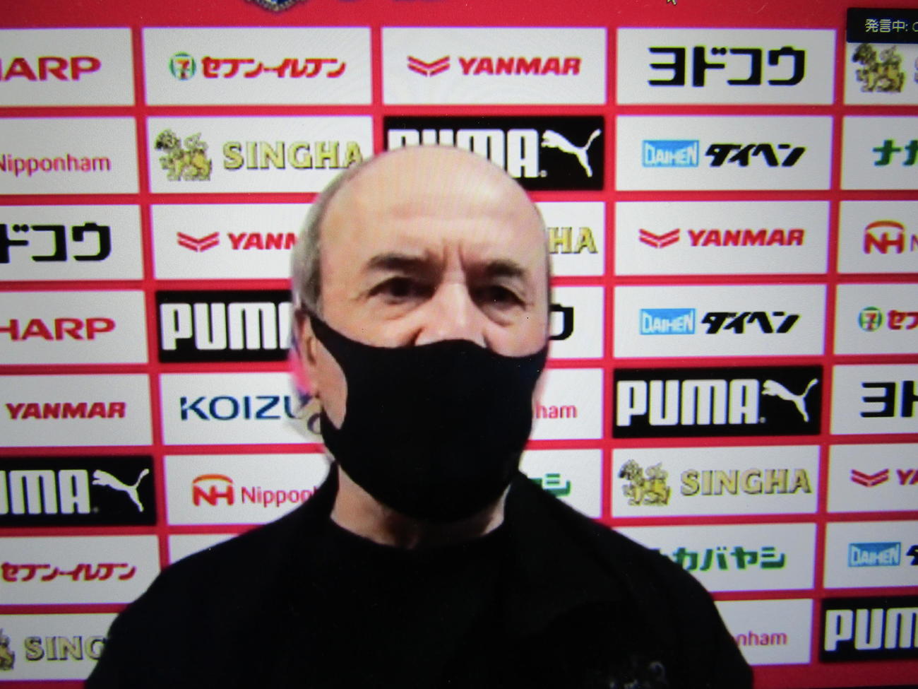 オンライン取材に応じるC大阪レビークルピ監督