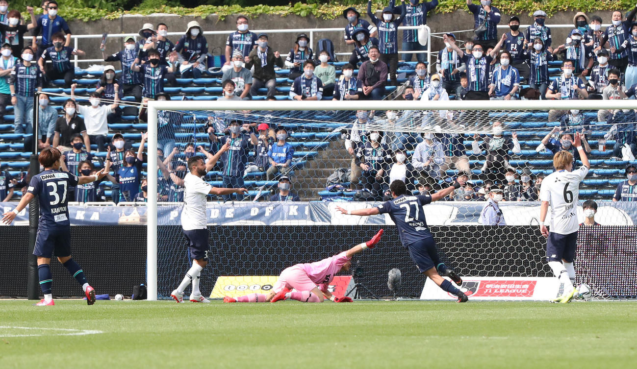 後半13分、福岡ブルーノ・メンデスはゴールを決める（撮影・梅根麻紀）