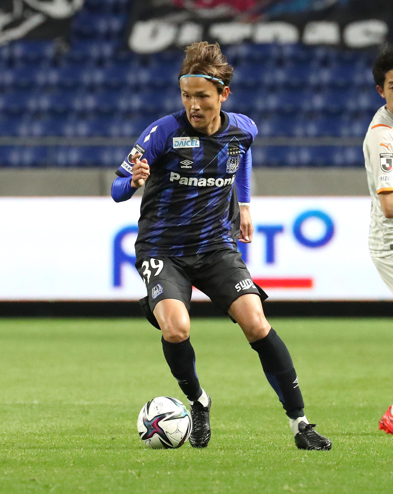 G大阪対清水　後半ドリブルを仕掛けるG大阪宇佐美貴史（撮影・白石智彦）