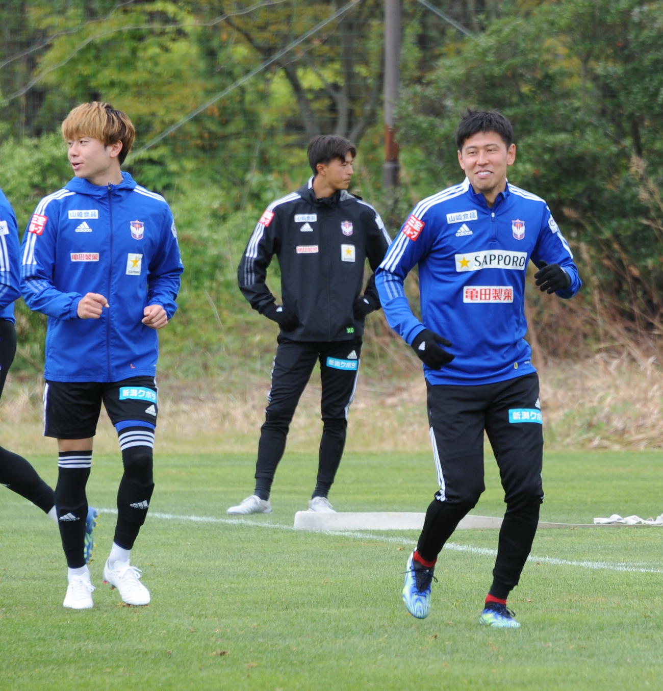 千葉戦で2試合連続ゴールを狙う谷口（右）がリラックスした表情を見せる