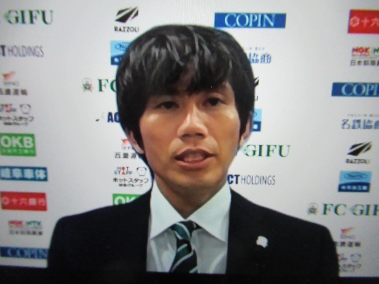 試合後、オンラインで会見に臨む柏木（C）FC岐阜