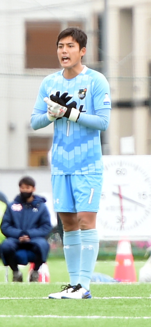 味方を鼓舞する青森山田GK沼田