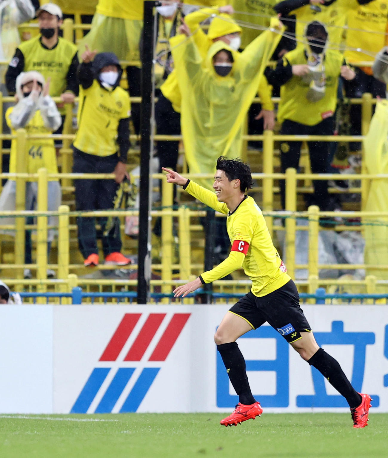 ルヴァン杯1次リーグ第5節　柏対浦和　後半、追加点を決める柏古賀（撮影・狩俣裕三）