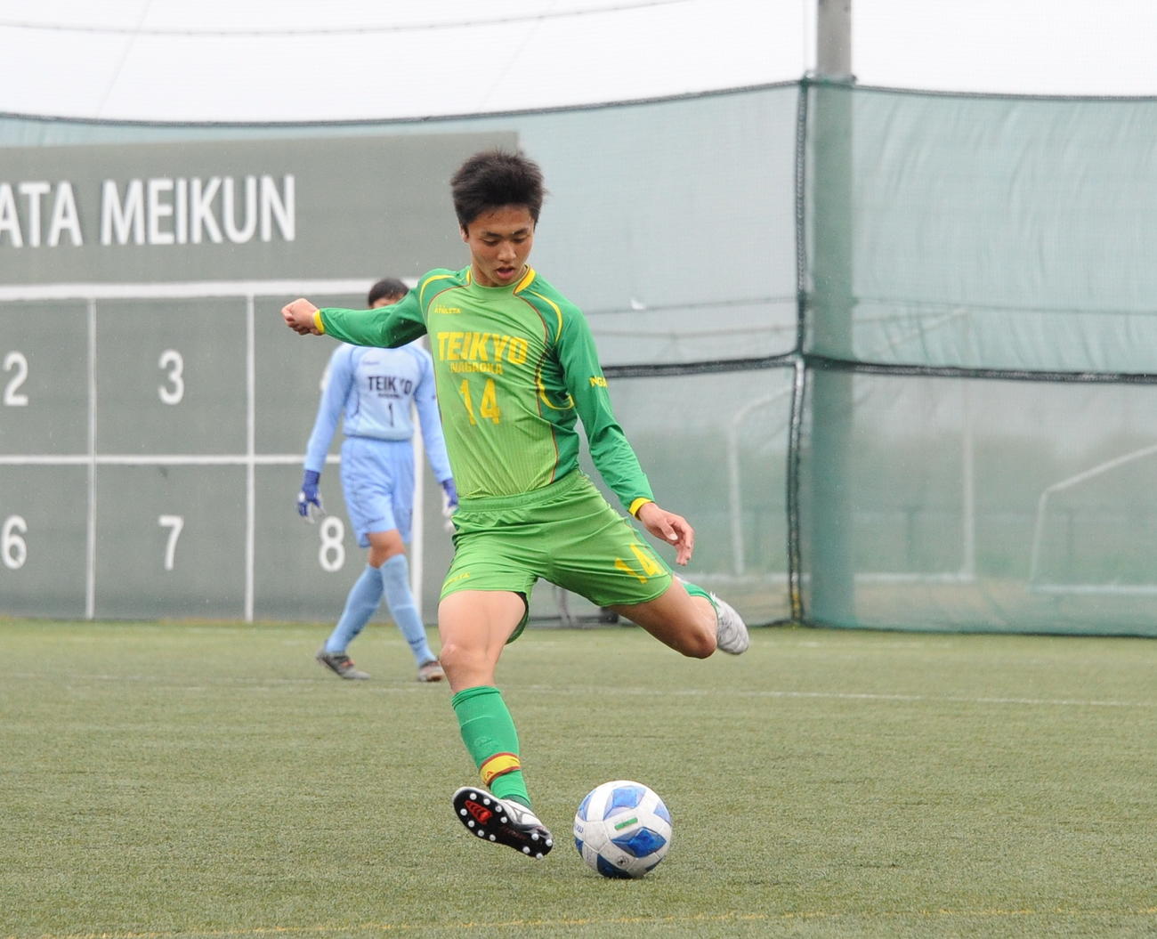 プリンスリーグ北信越、新潟U－18戦でプレーする松村（4月29日）