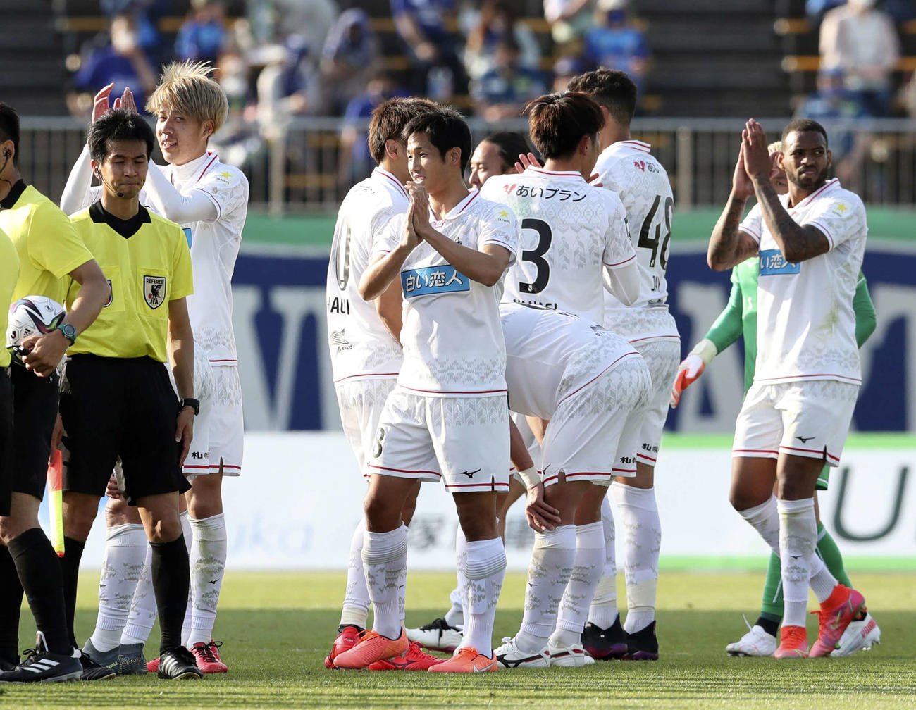 徳島に勝利した札幌イレブン（共同）