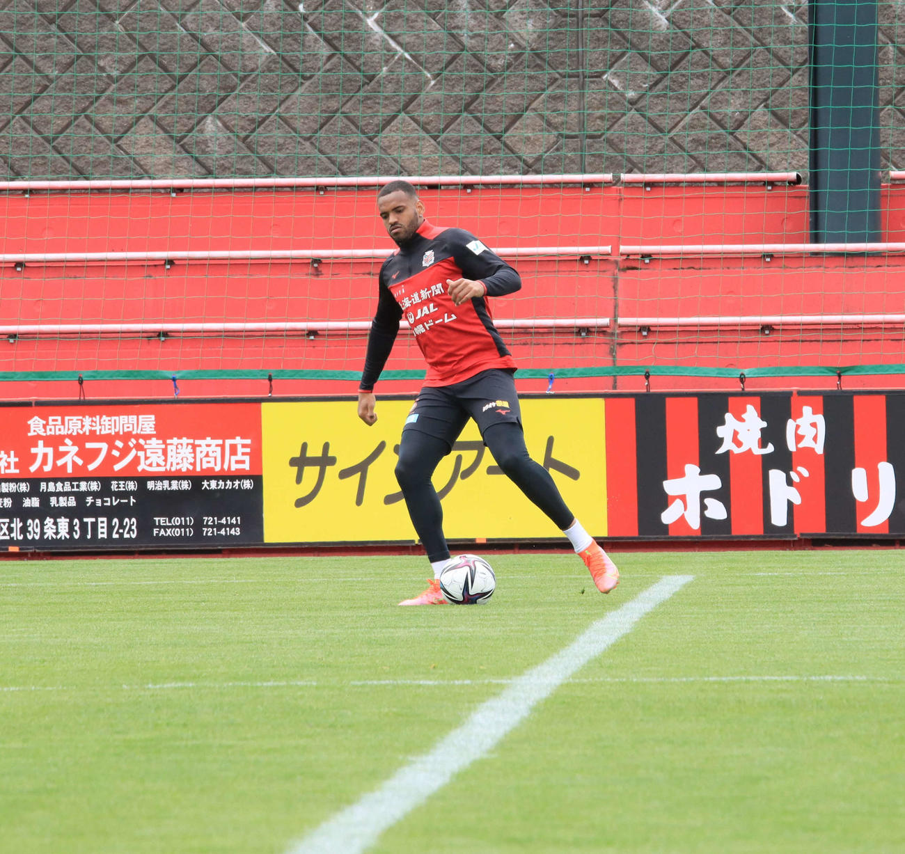 川崎F戦へ向けた前日練習に参加する札幌FWアンデルソン・ロペス（撮影・保坂果那）
