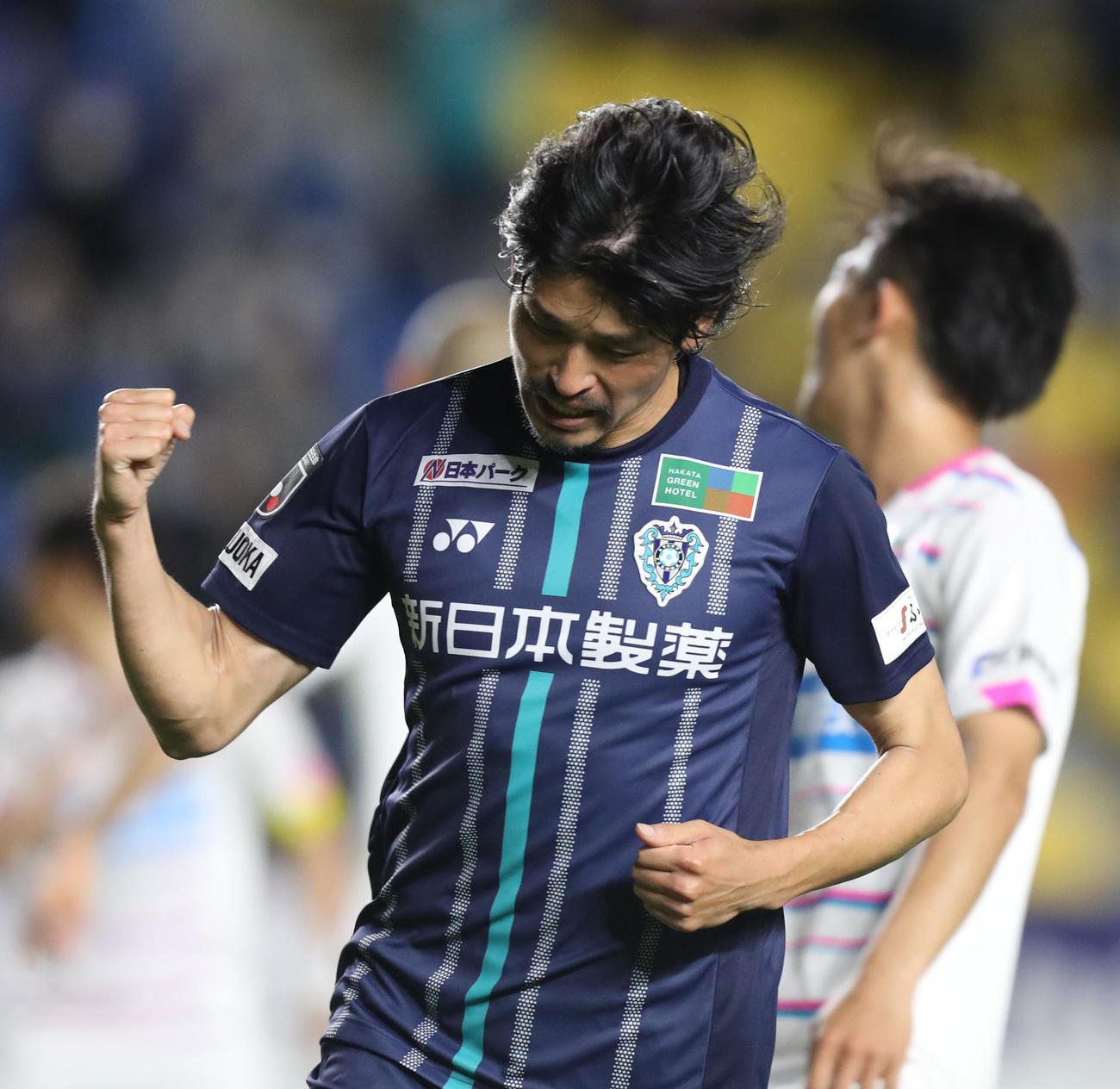 福岡対鳥栖　後半11分、ヘディングで2点目を決めガッツポーズをする福岡城後寿（撮影・屋方直哉）