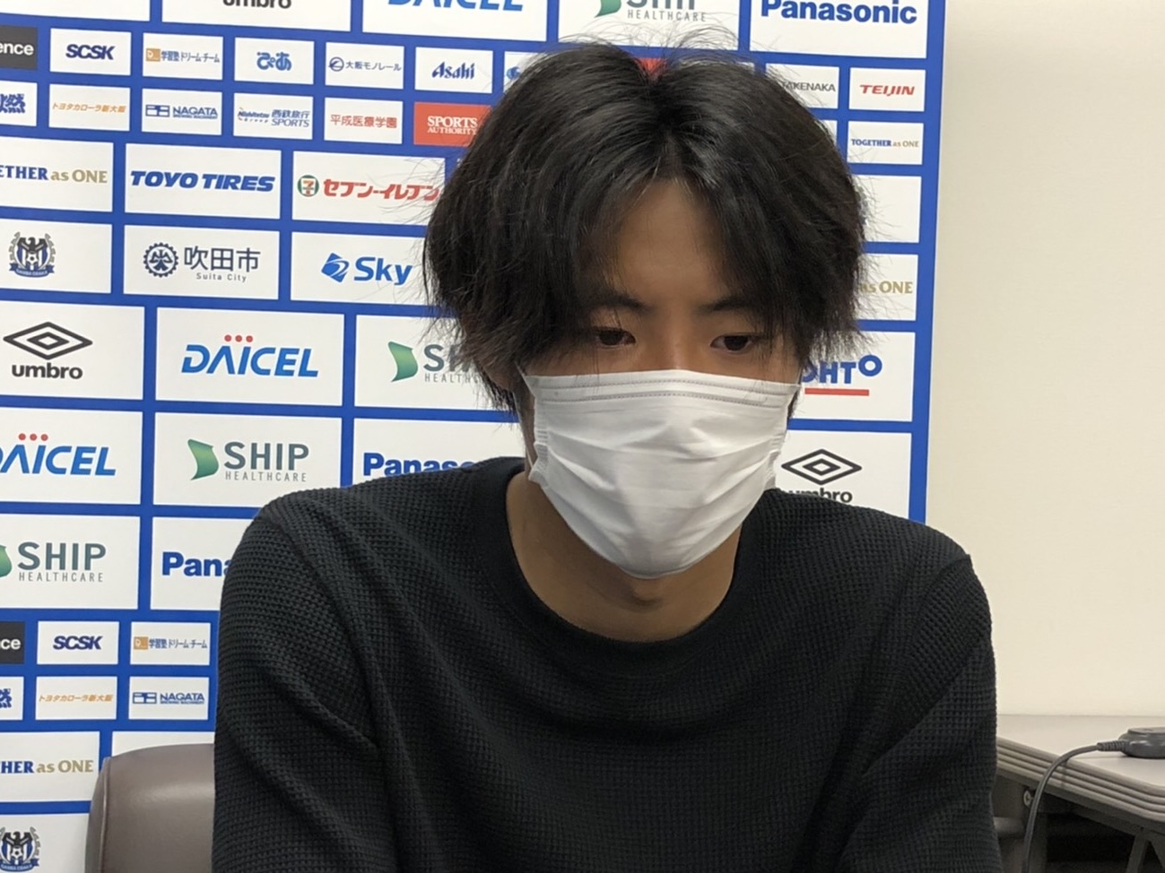オンラインで取材対応するG大阪FW塚元大（C）GAMBA　OSAKA