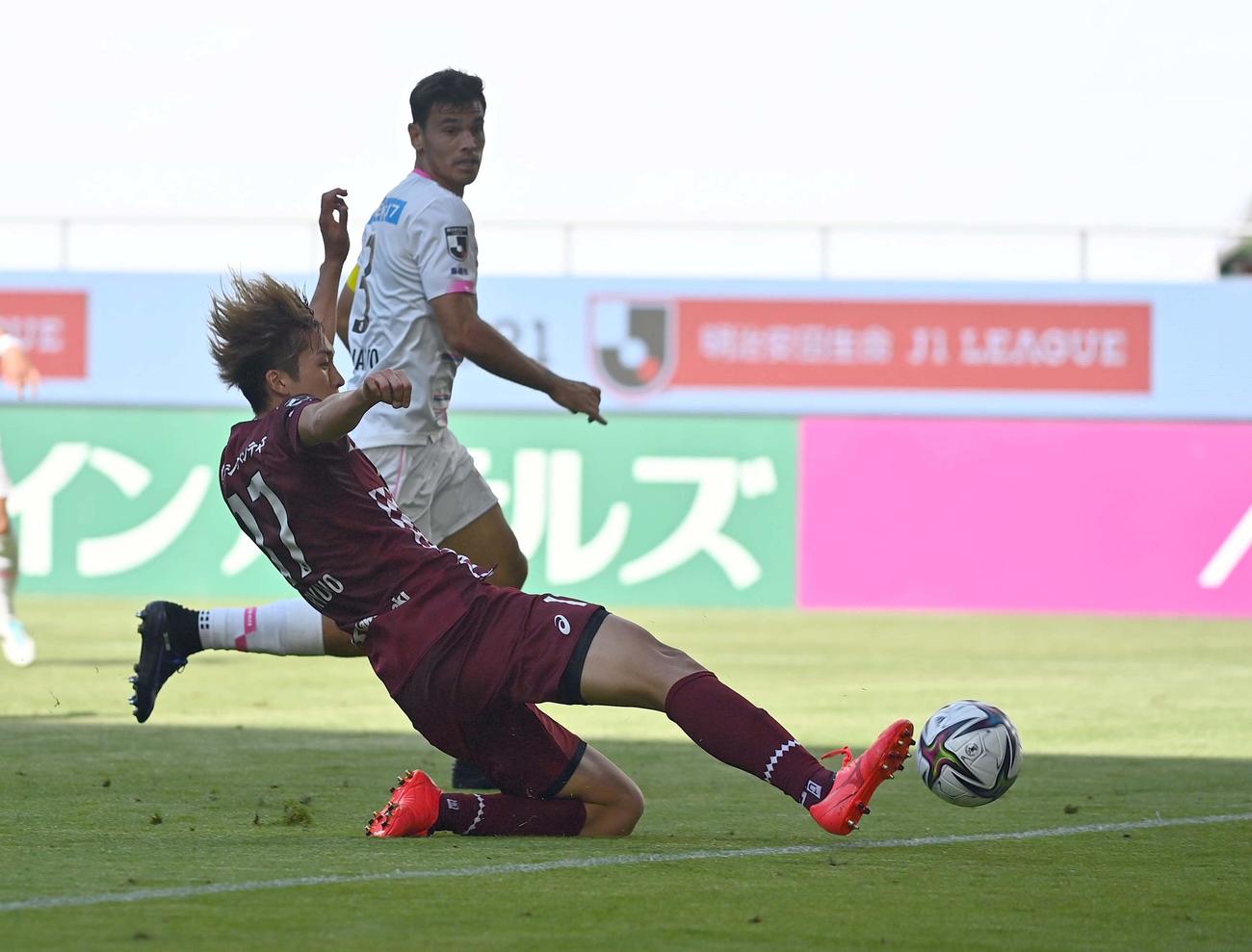 神戸対鳥栖　後半、神戸菊池はゴール前に飛び込むもゴールならず（撮影・上田博志）