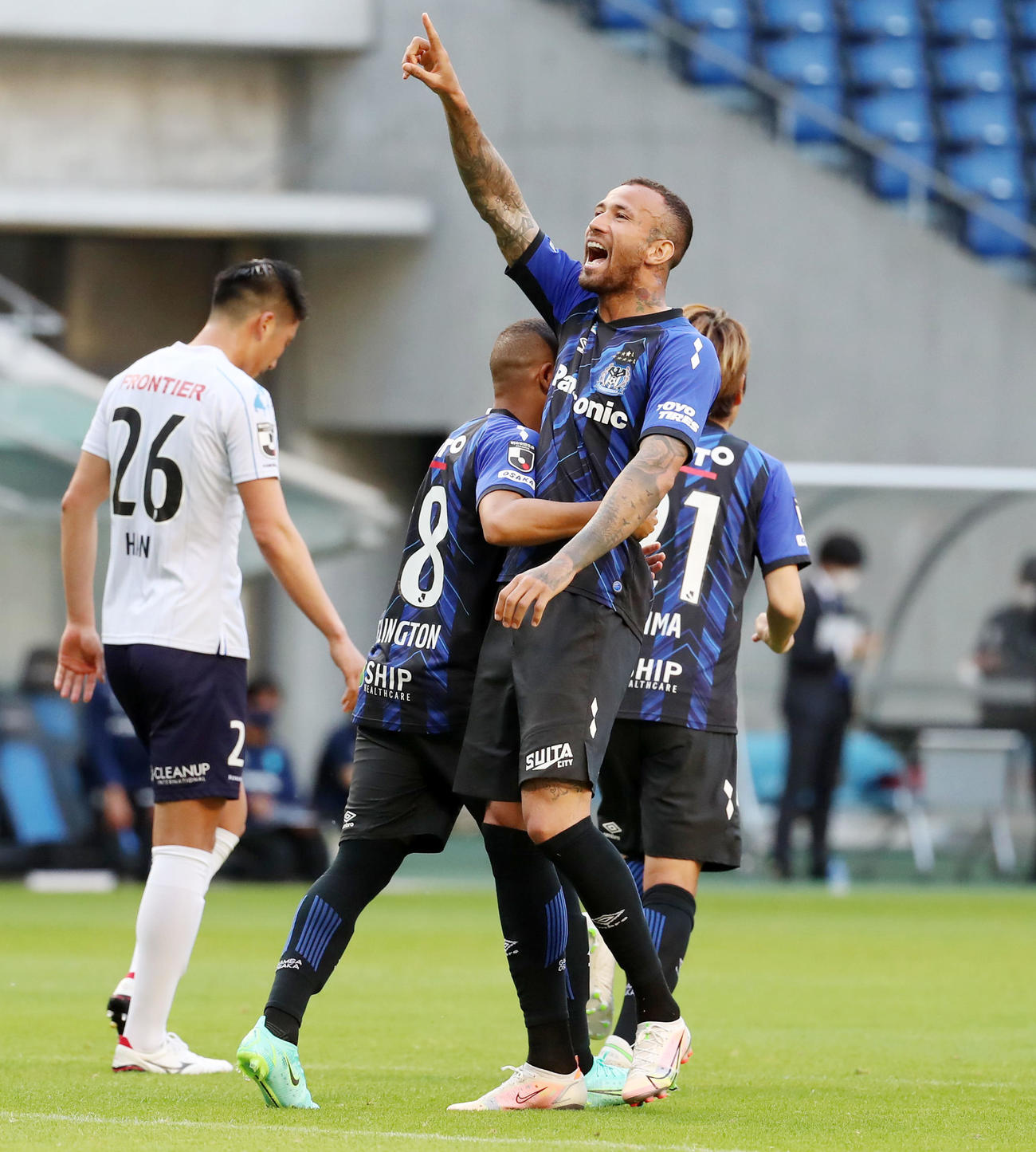 G大阪対横浜FC　前半、G大阪ペレイラはPKで先制ゴールを決めてアピールする（撮影・加藤哉）