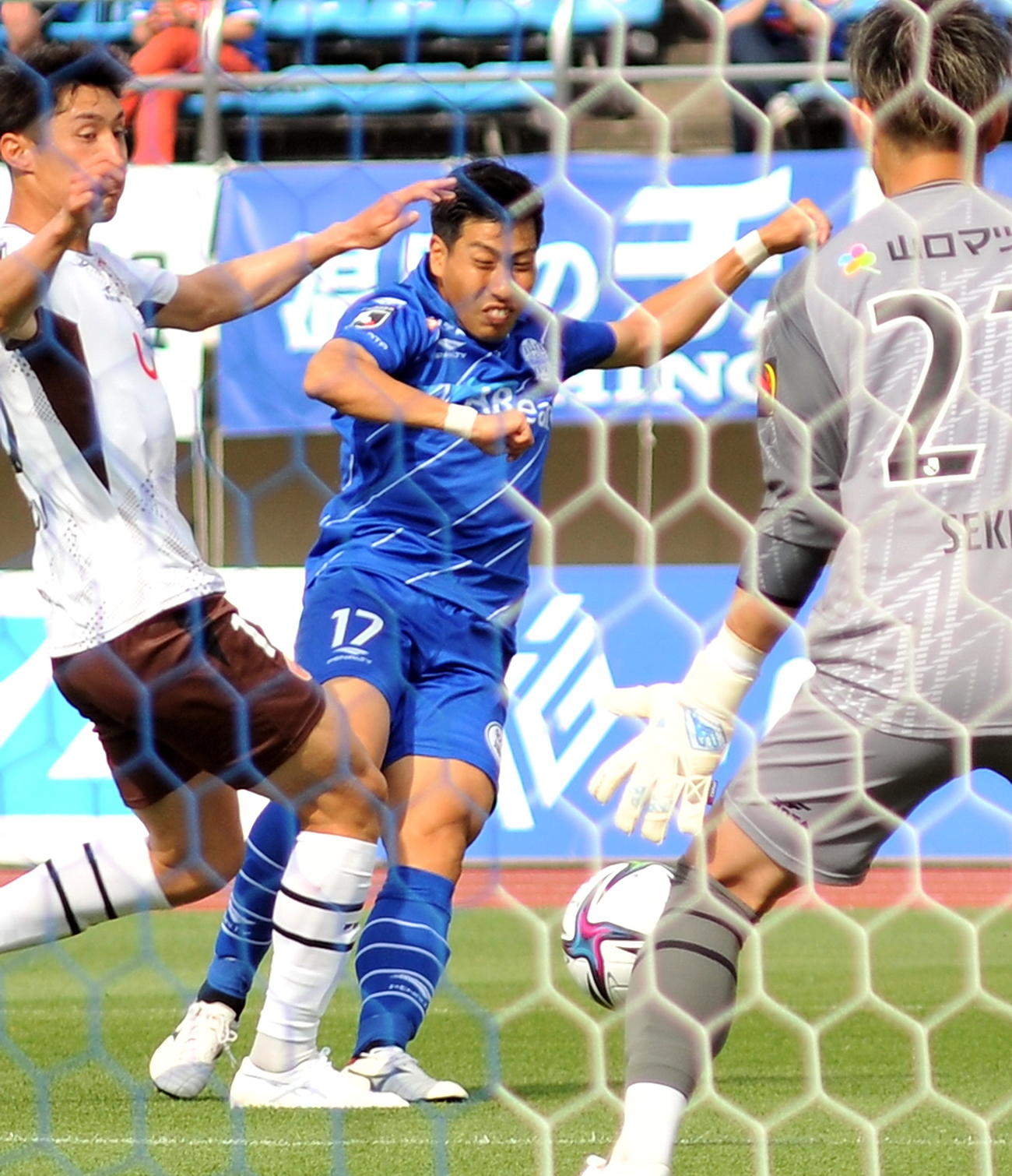 後半24分、2点目のゴールを決める山形MF加藤