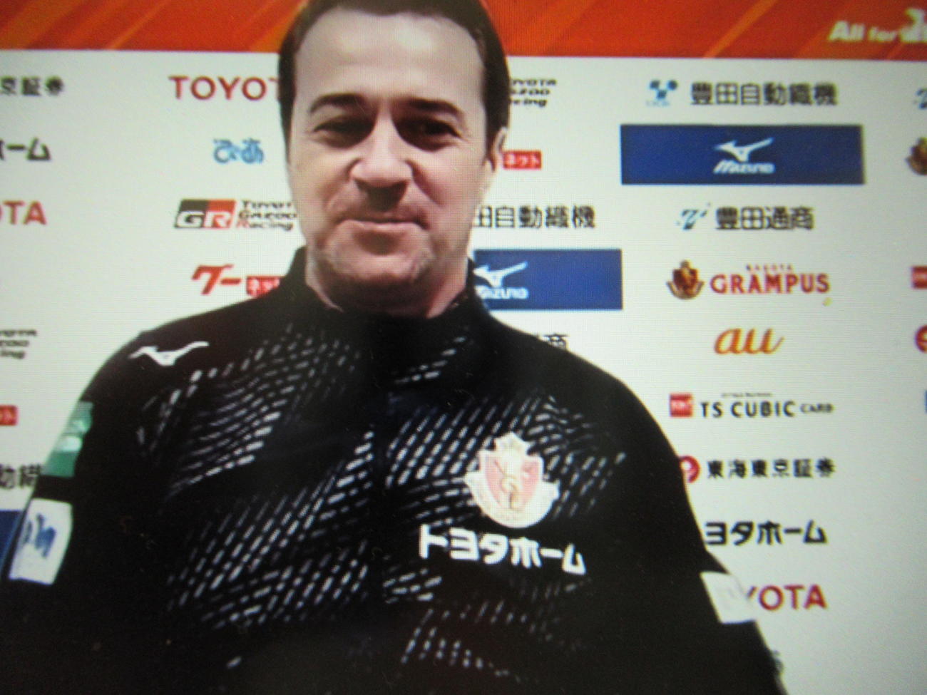 オンライン会見に臨む名古屋フィッカデンティ監督（C）N.G.E.