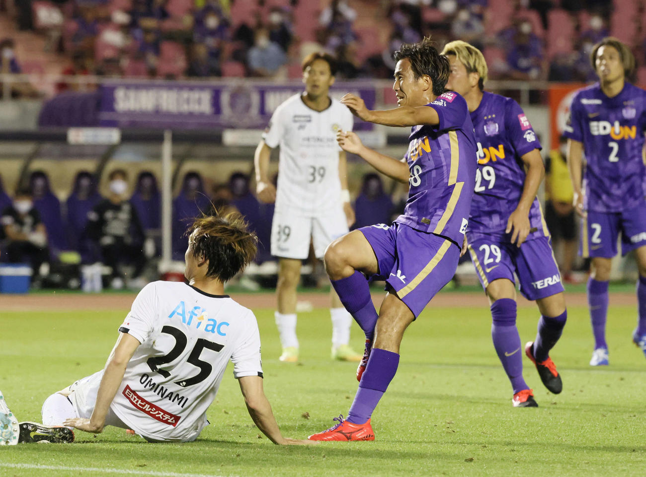 広島対柏　前半　広島柏のシュートは決まらず（撮影・加藤孝規）