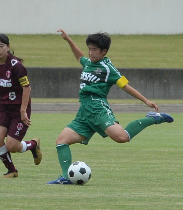 後半29分、ミドルシュートで2点目のゴールを決めた専大北上・及川