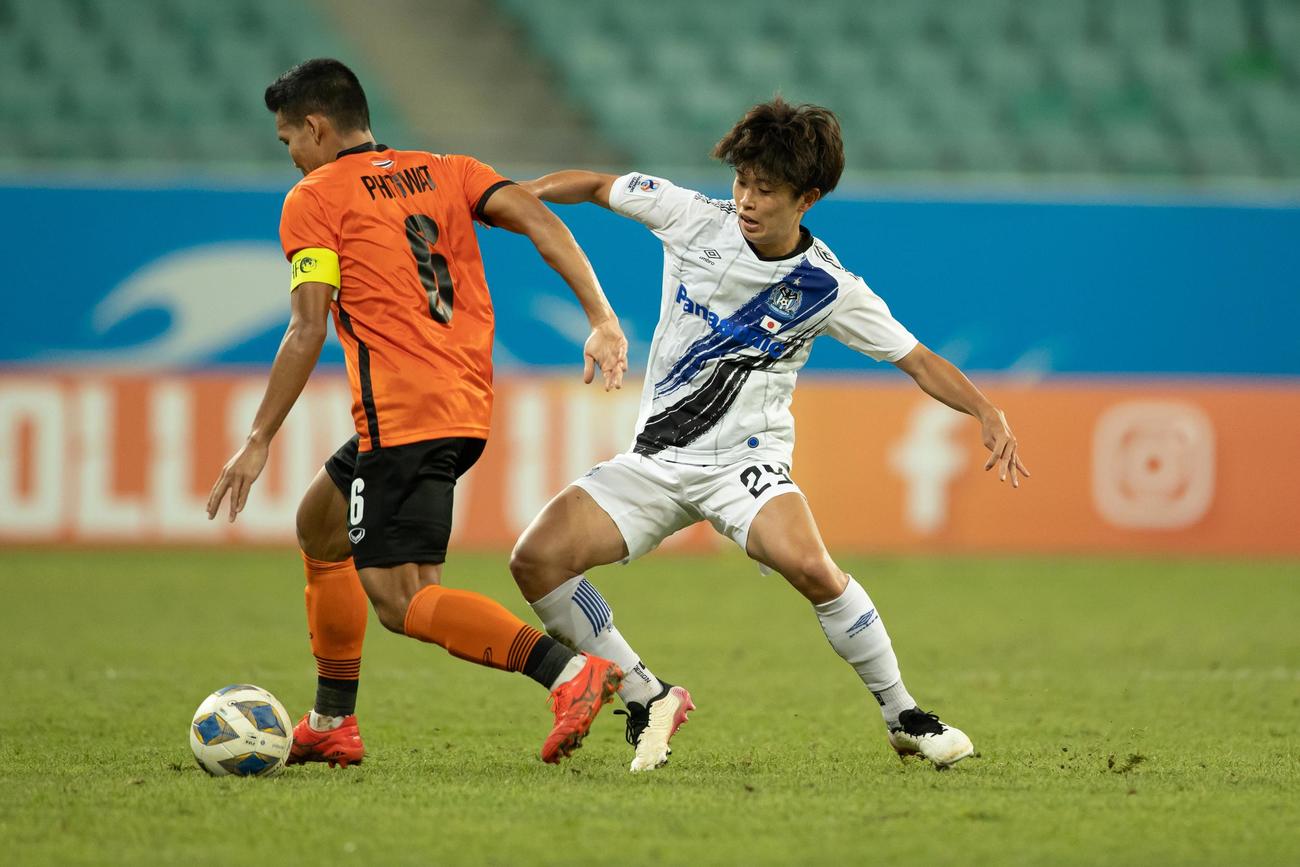 ACLチェンライ戦で大会初出場したG大阪山本悠樹（右）（C）GAMBA OSAKA