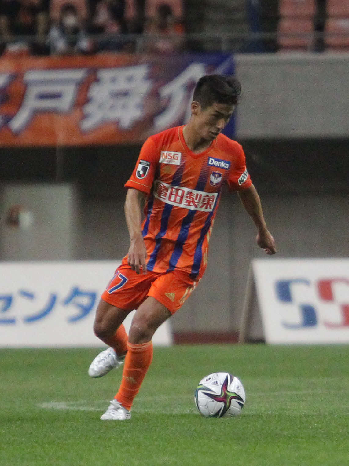 新潟対栃木　中盤でボールをキープし、攻守で安定したプレーでチームを支えた福田