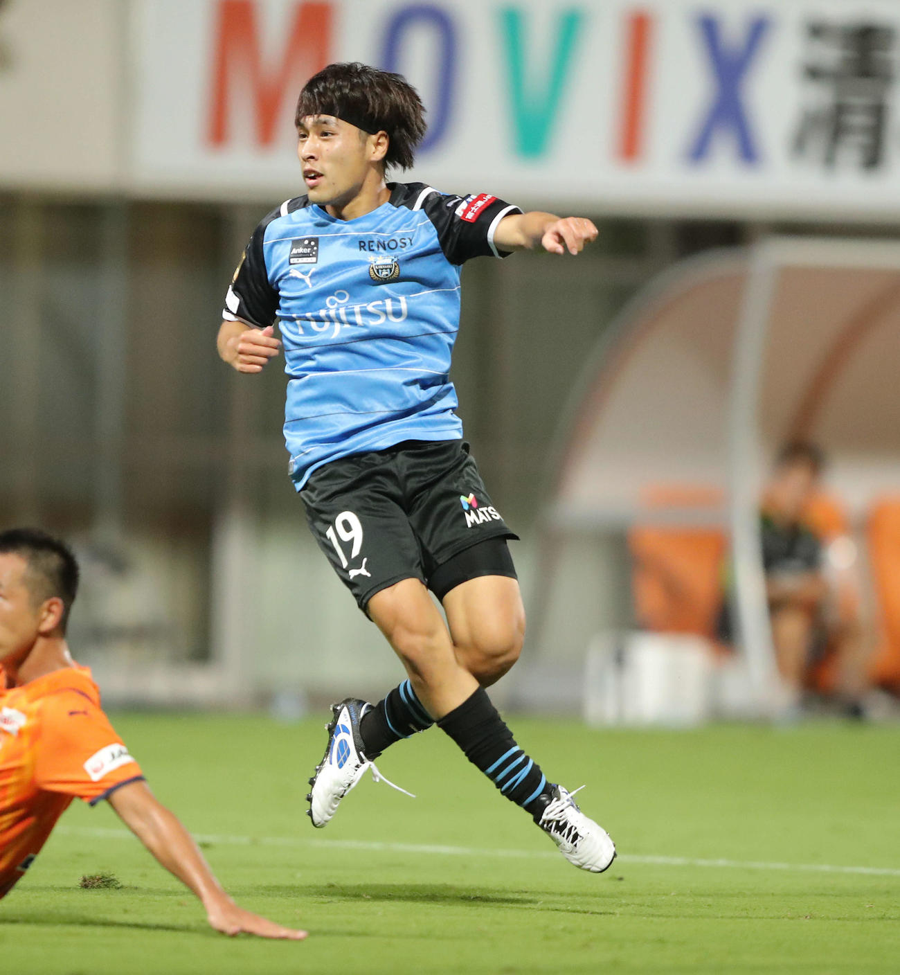 清水対川崎F　後半、シュートを放つ川崎F遠野（撮影・河田真司）