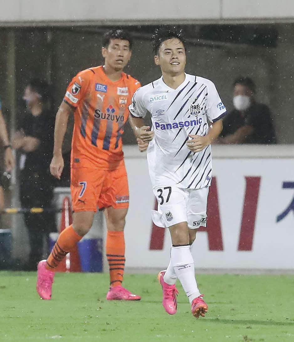 清水対G大阪　後半、Jリーグ初出場で初ゴールを決めたG大阪・山見（撮影・丹羽敏通）