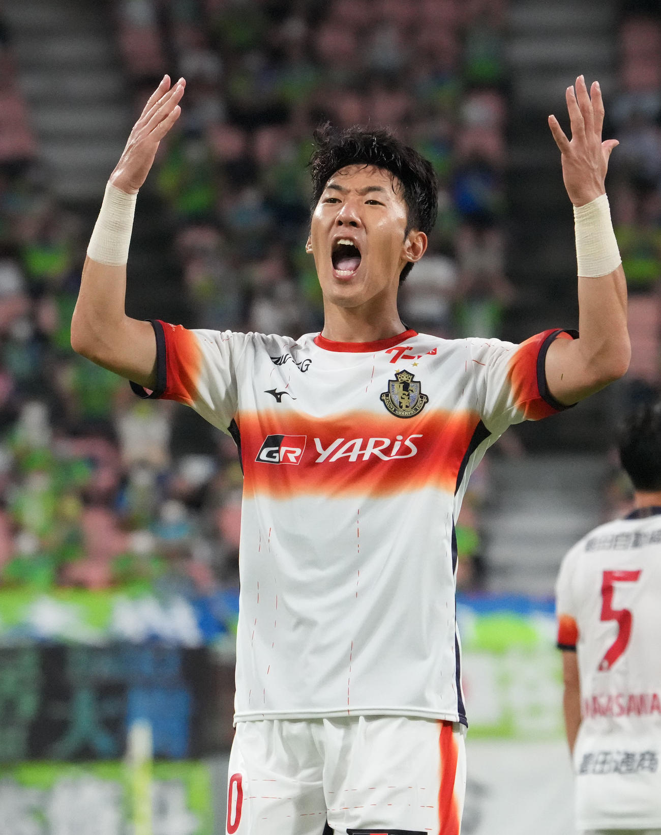 名古屋対湘南　後半、先制ゴールを決めほえる名古屋キム・ミンテ（撮影・森本幸一）