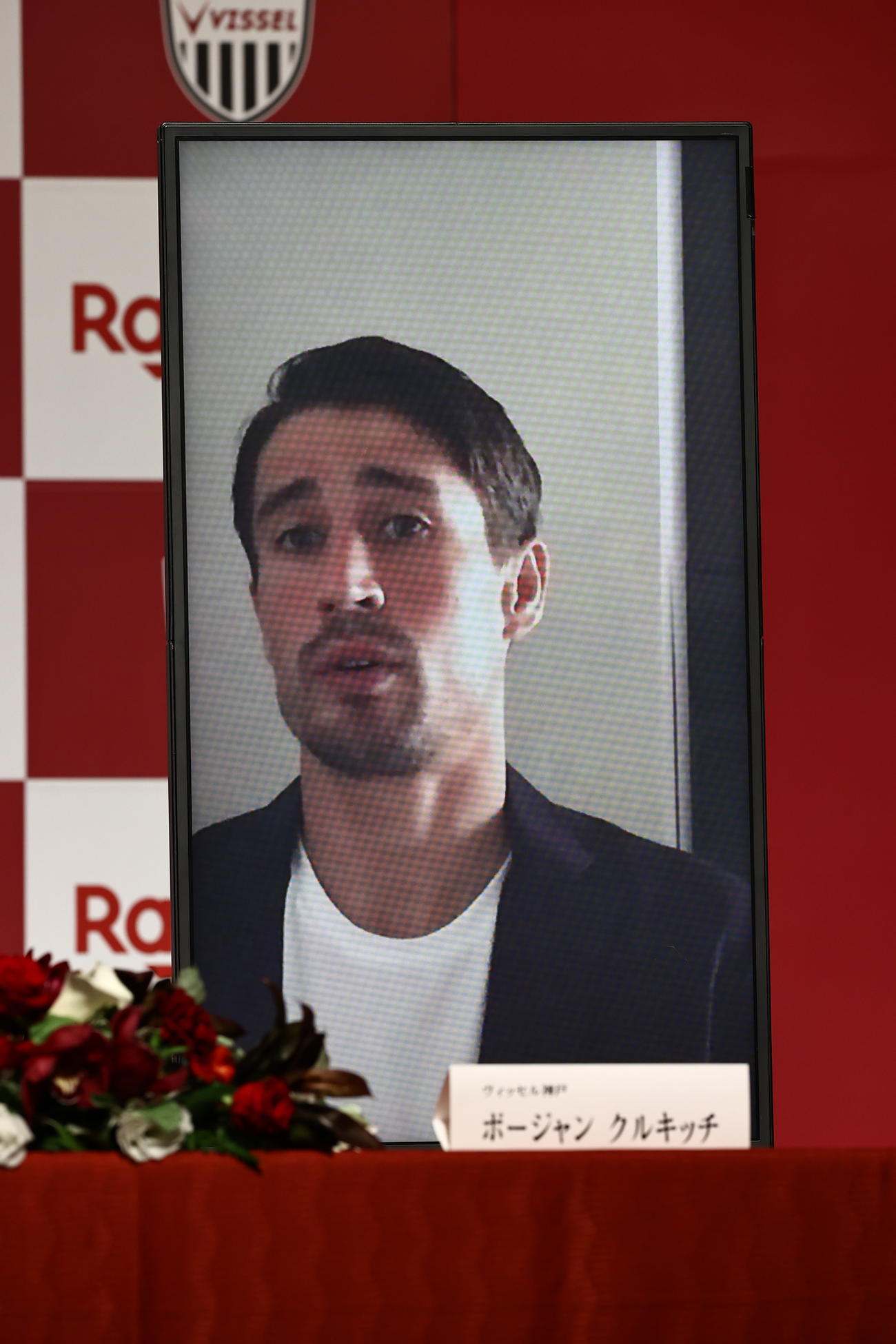 神戸の新入団会見にオンラインで参加したボージャン（C）VISSEL KOBE