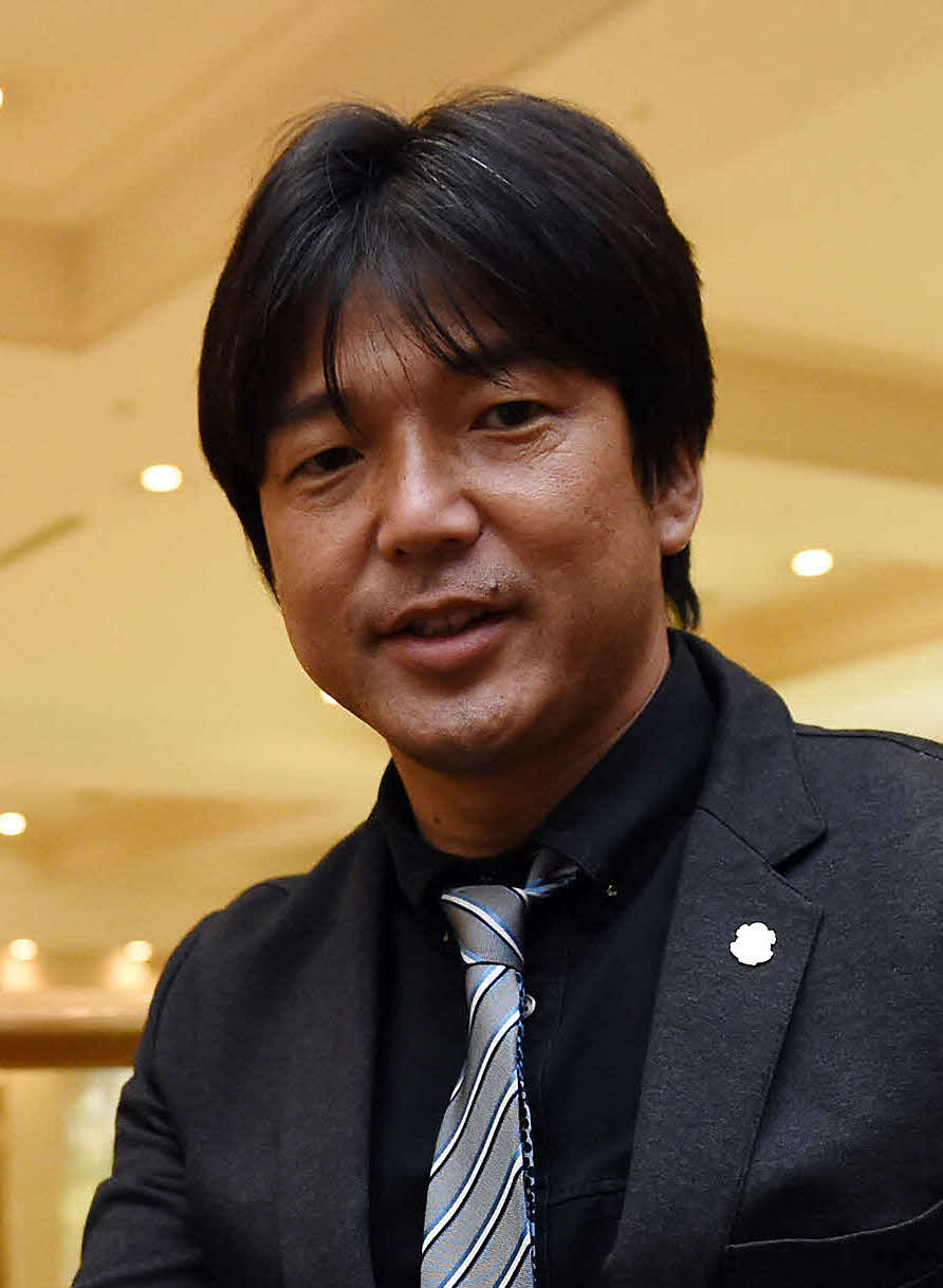 松本を率いる名波浩監督（15年12月撮影）