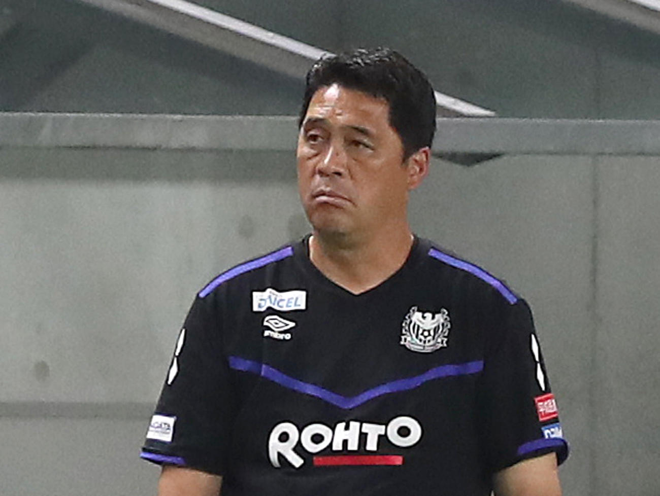 G大阪対C大阪　後半、戦況を見守るG大阪松波監督（（撮影・白石智彦）