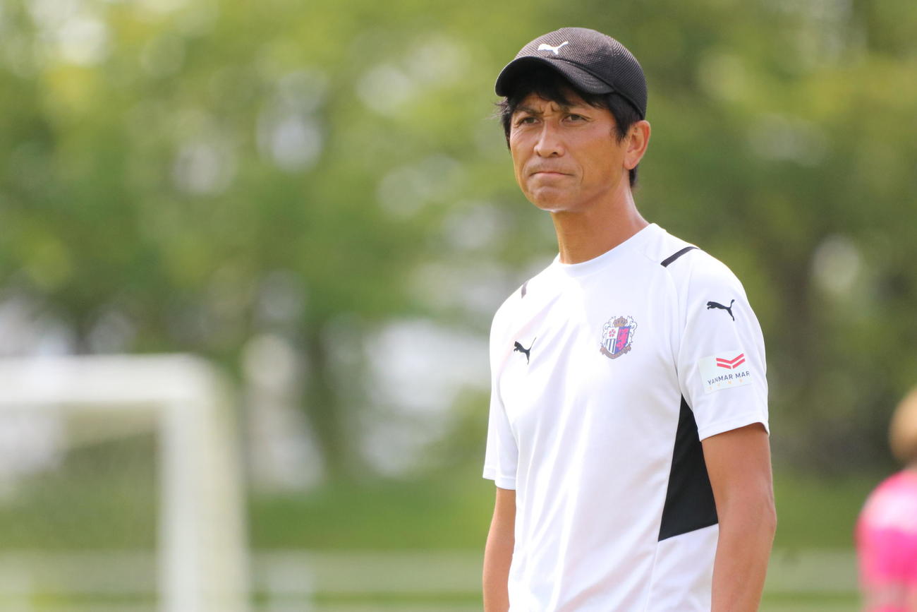練習を指揮するC大阪小菊昭雄新監督（C）CEREZO OSAKA