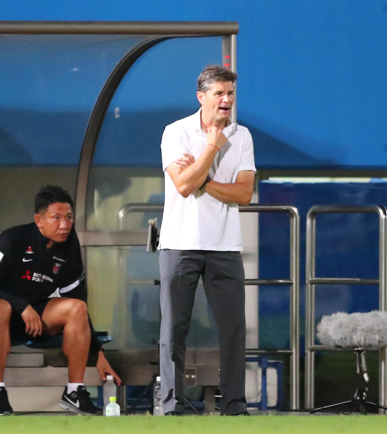 横浜FC対浦和　後半、戦況を見守る浦和ロドリゲス監督（撮影・河田真司）