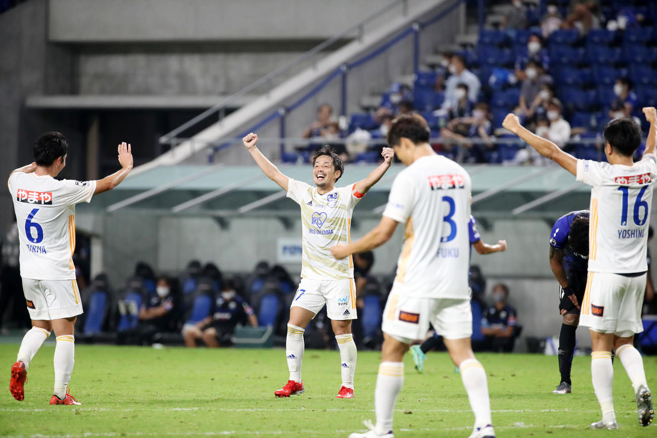 G大阪対仙台　G大阪に勝利した仙台イレブンたち（撮影・加藤哉）