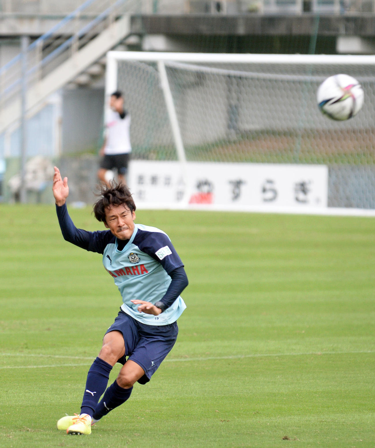 居残りでシュート練習に励む磐田MF山田