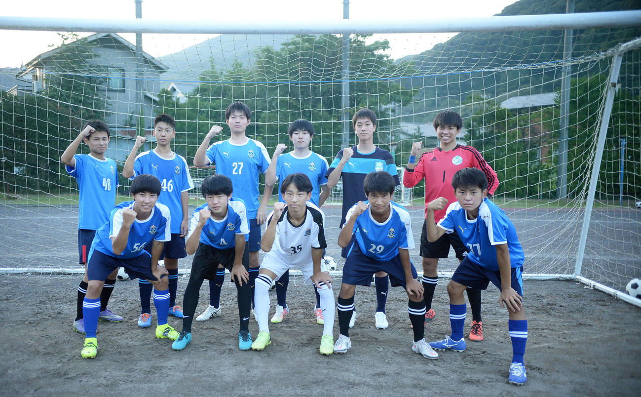 一戦必勝を誓う下田イレブン。1人は体調不良で練習不参加