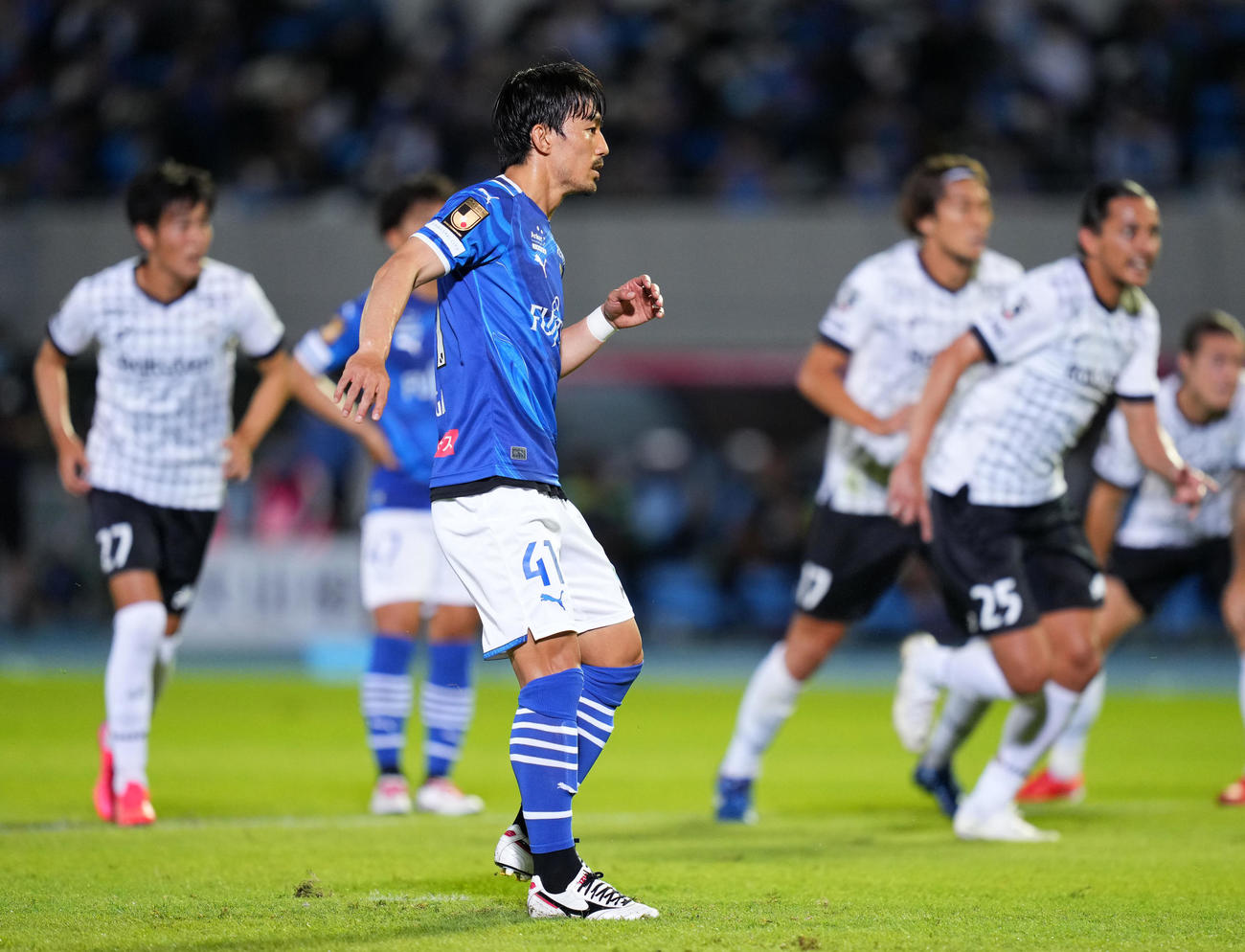 川崎対神戸　後半、PKを外す川崎家長（撮影・横山健太）