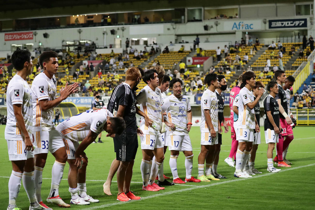 柏対仙台　アウエーで引き分けた仙台イレブン（撮影・丹羽敏通）