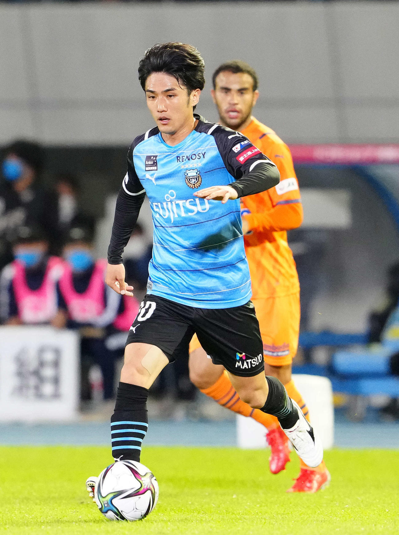 川崎F対清水　後半、ドリブルする川崎F大島（撮影・江口和貴）