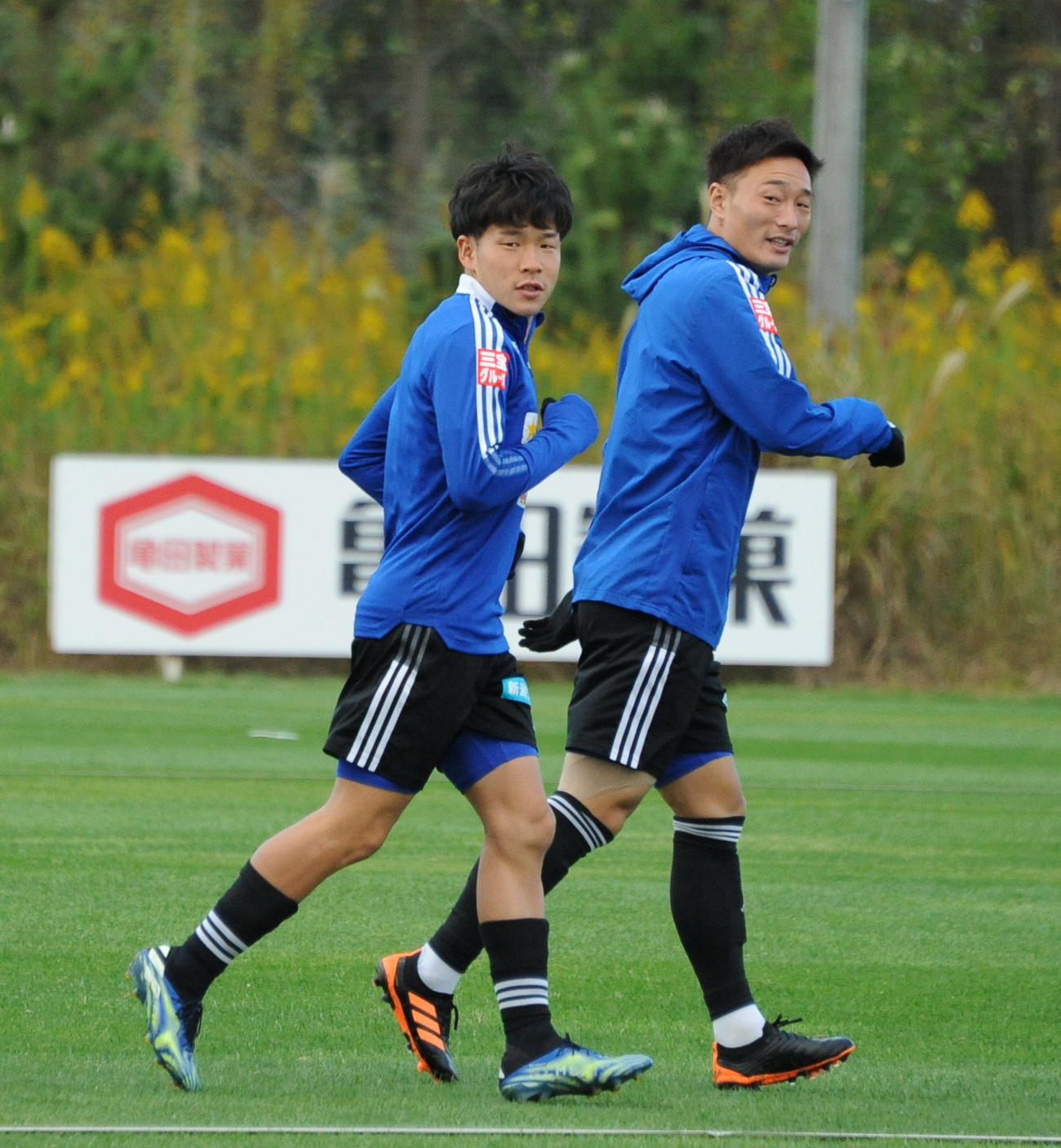 ランニングする矢村（左）と田上